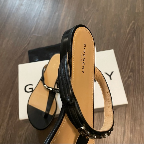 New Givenchy metal logo thong strap leather sandals - Picture 13 of 15